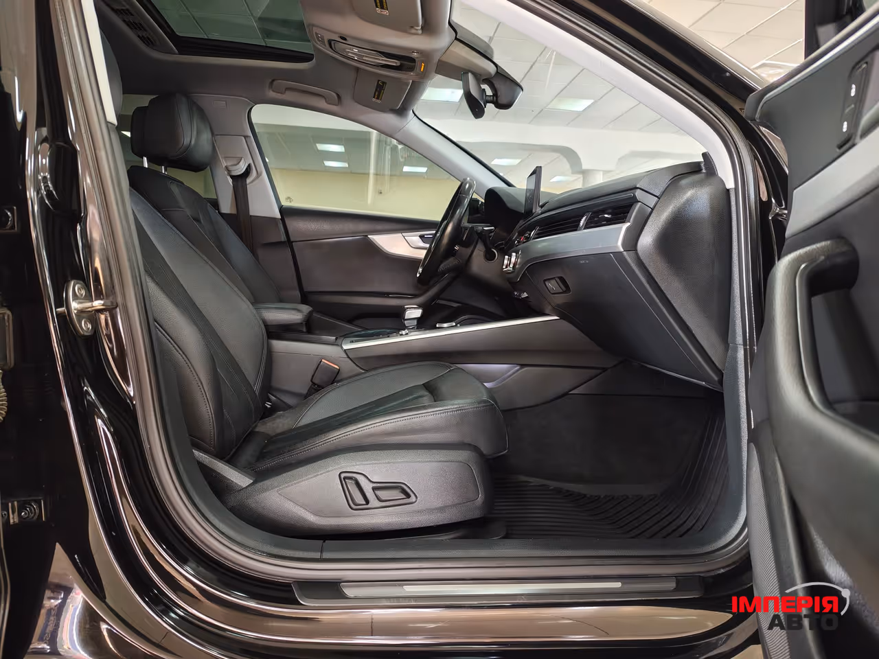 Audi A4 - фото 8