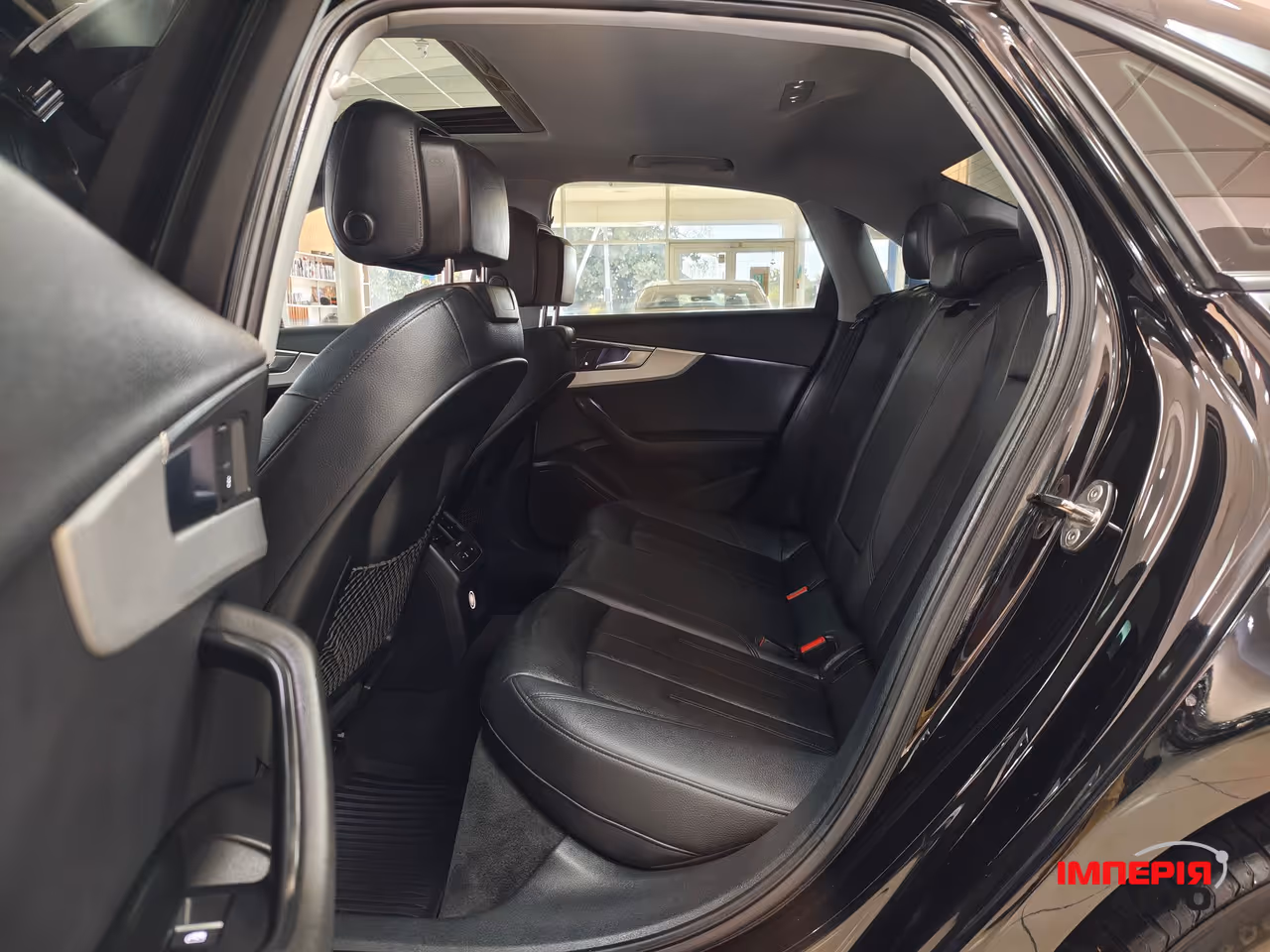 Audi A4 - фото 9