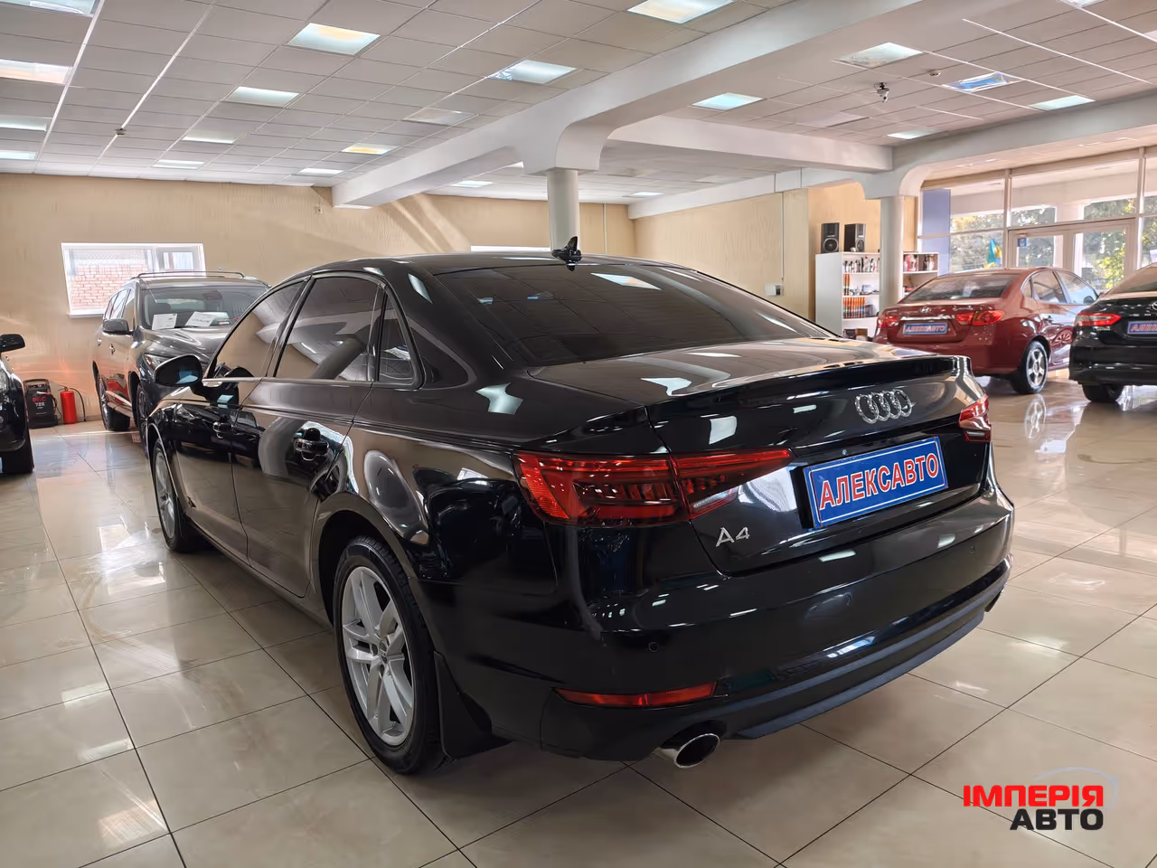 Audi A4 - фото 2