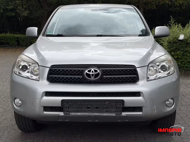Toyota RAV4 - фото 3