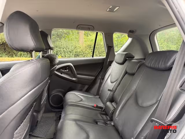 Toyota RAV4 - фото 11