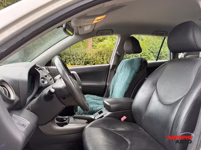 Toyota RAV4 - фото 10