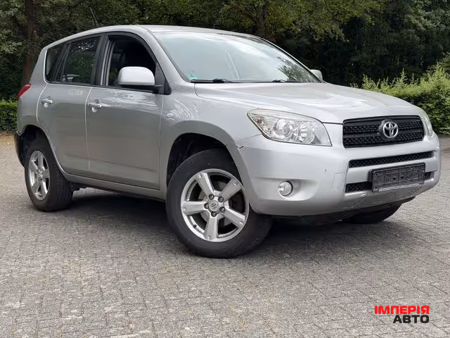 Toyota RAV4 - фото 4