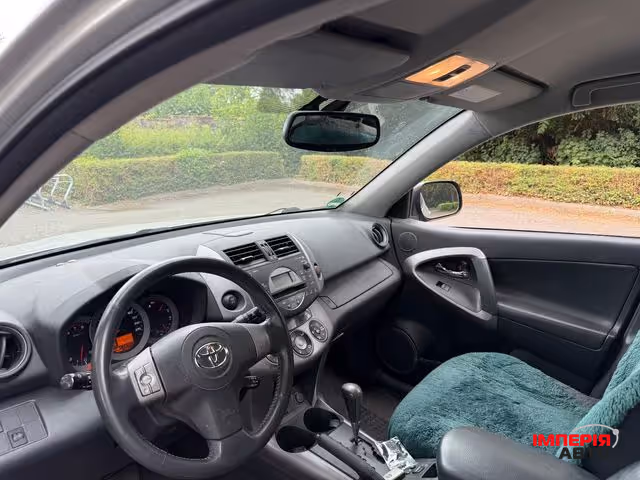 Toyota RAV4 - фото 9