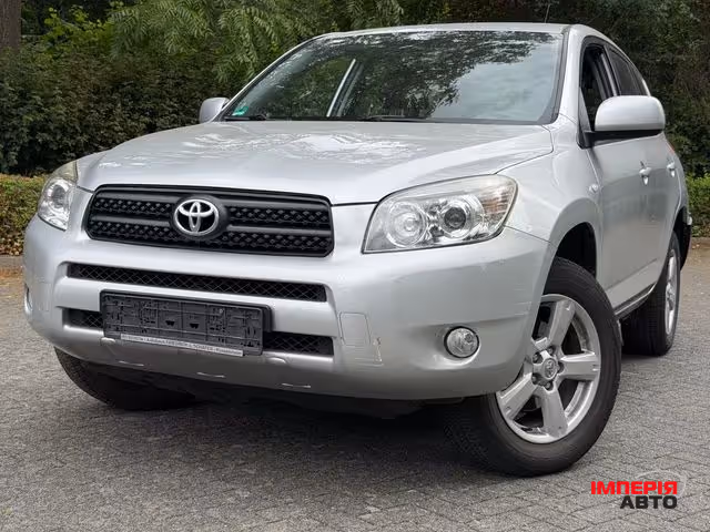 Toyota RAV4 - фото 2