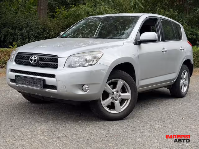 Toyota RAV4 - фото 1