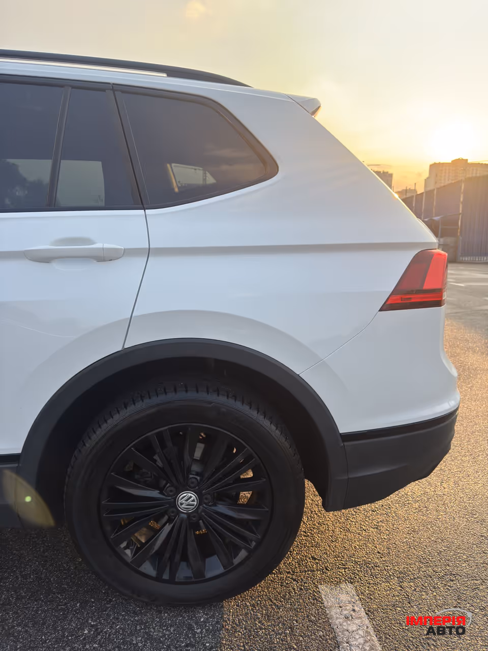 Volkswagen Tiguan - фото 11