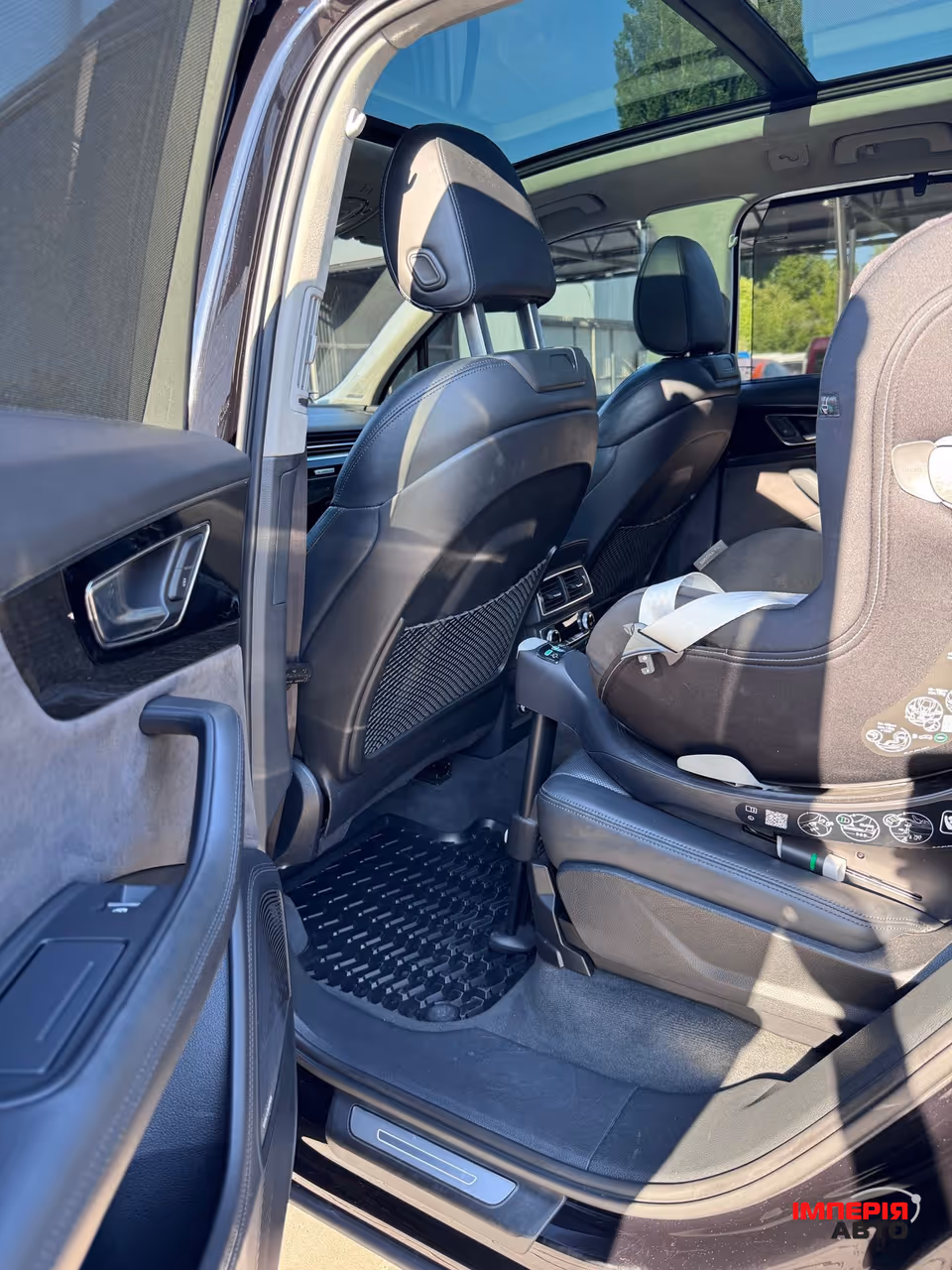 Audi Q7 - фото 14