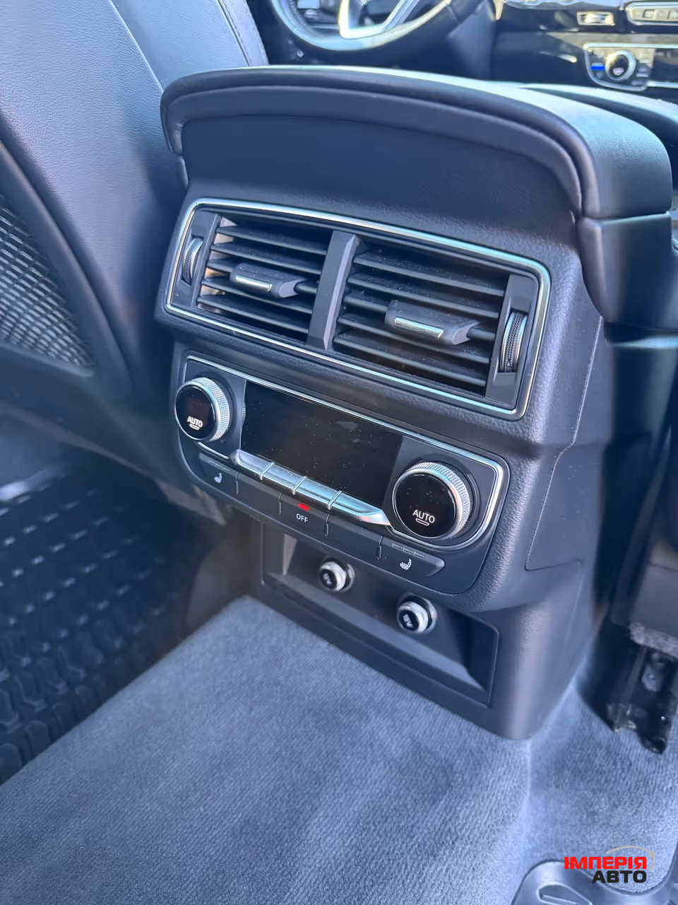 Audi Q7 - фото 13