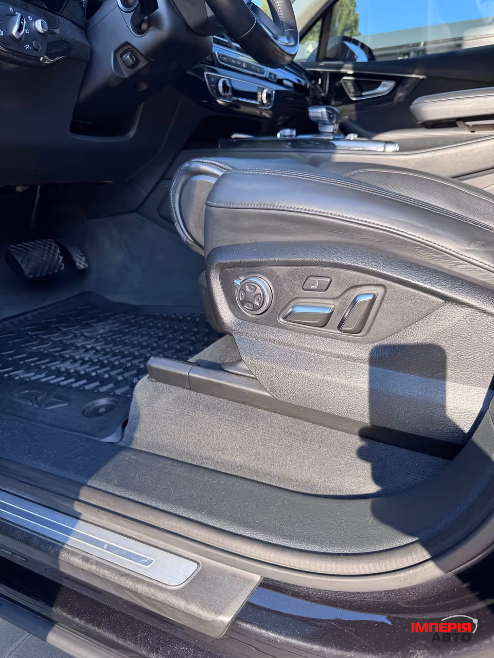 Audi Q7 - фото 21