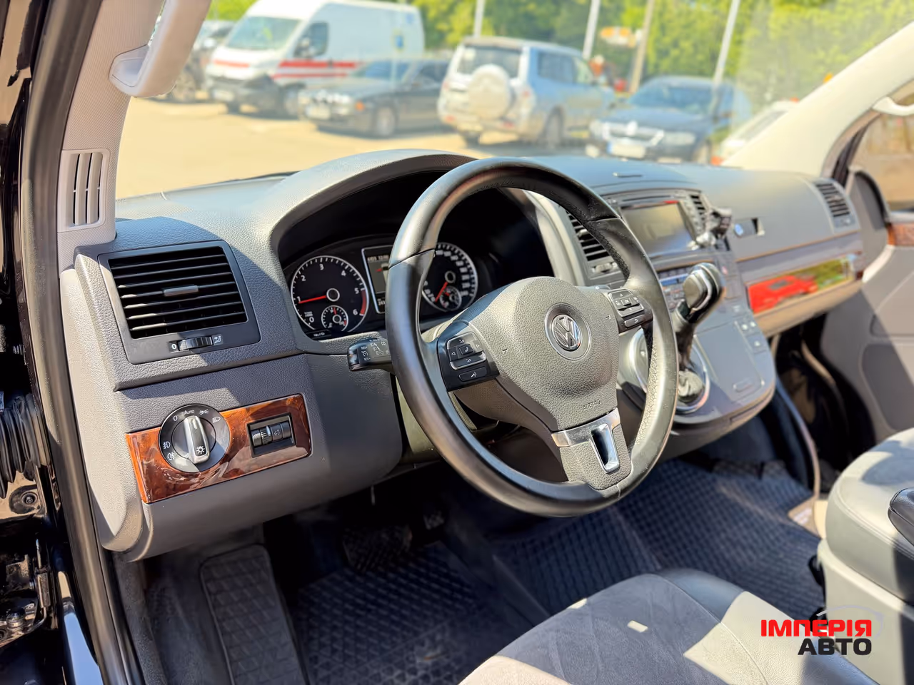 Volkswagen Multivan - фото 15