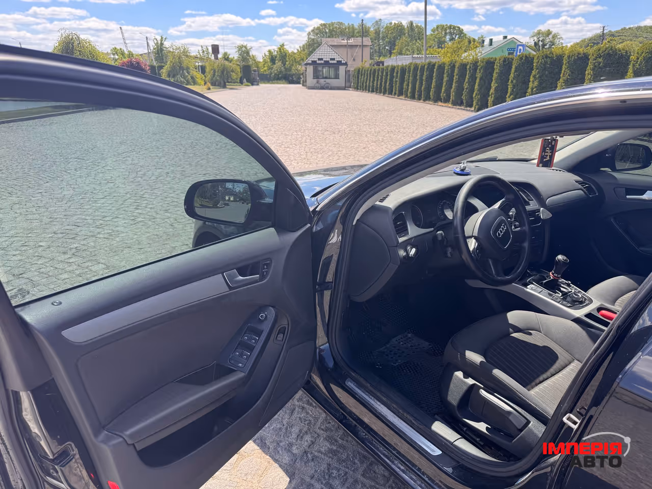Audi A4 - фото 5