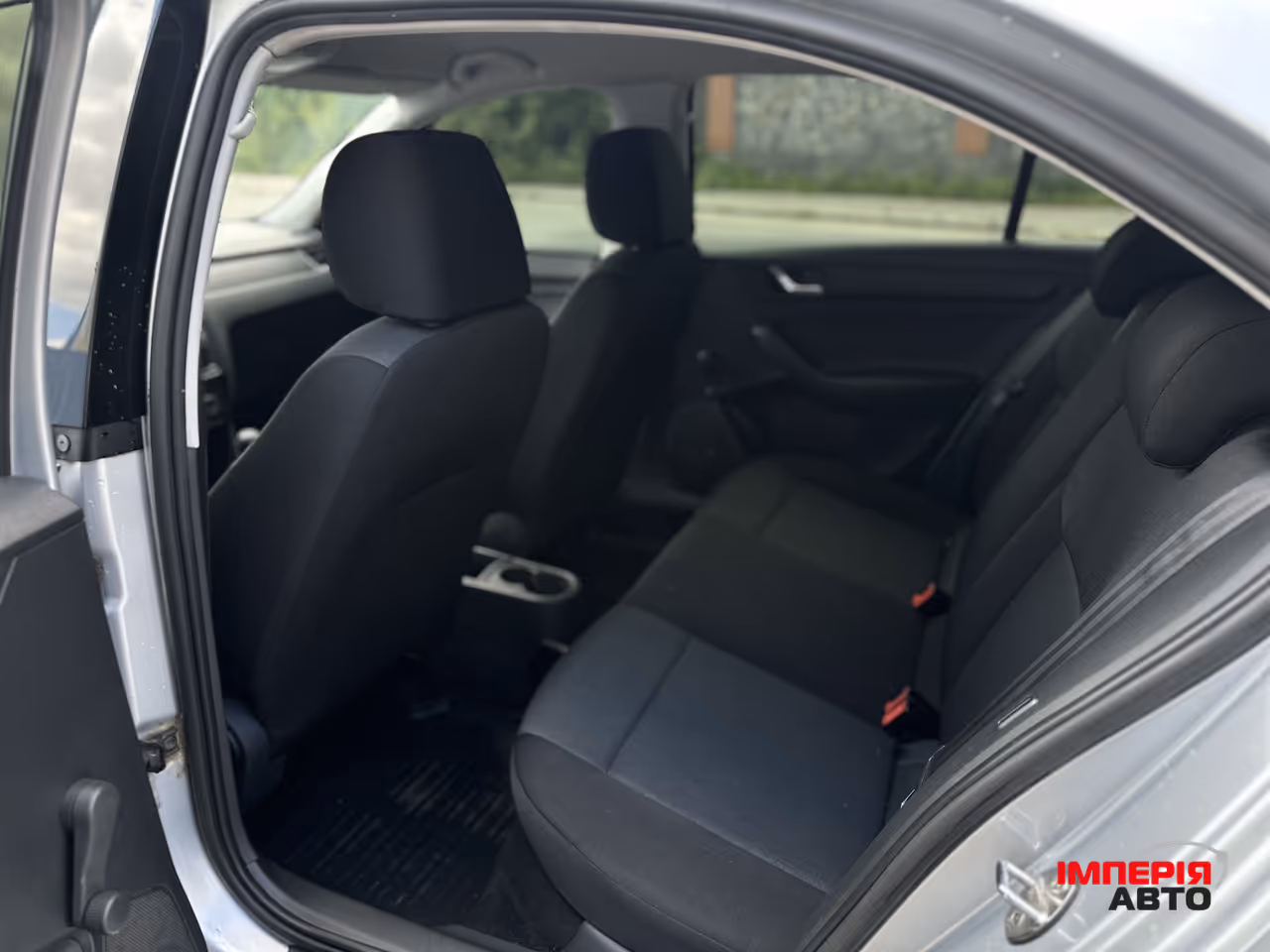 Skoda Rapid - фото 8