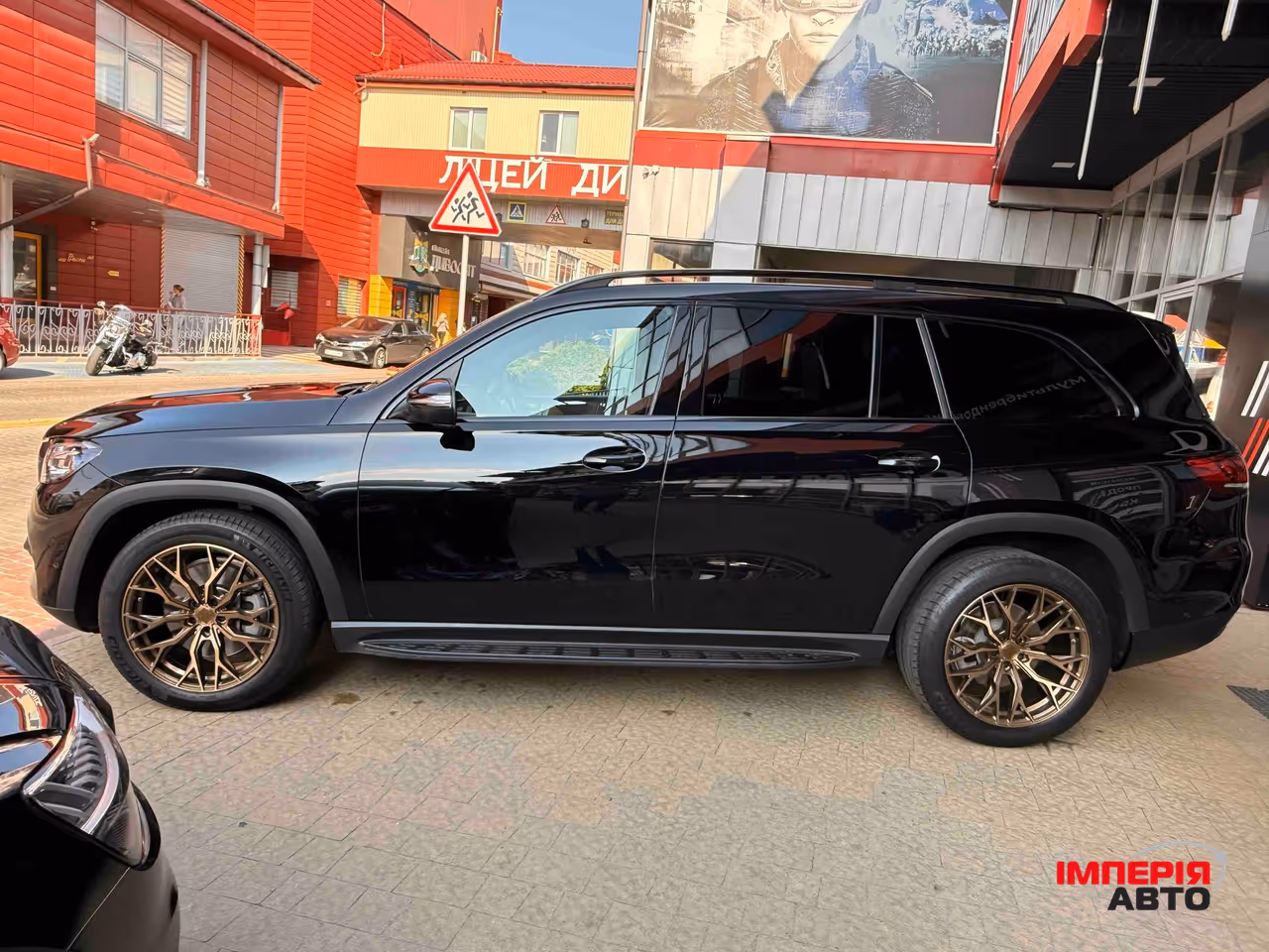 Mercedes-Benz GLS - фото 9