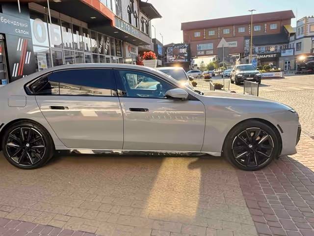 BMW 7 серії - зображення 3
