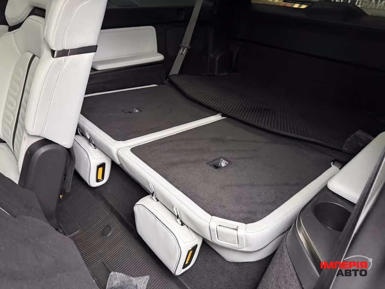 Rivian R1S - фото 7