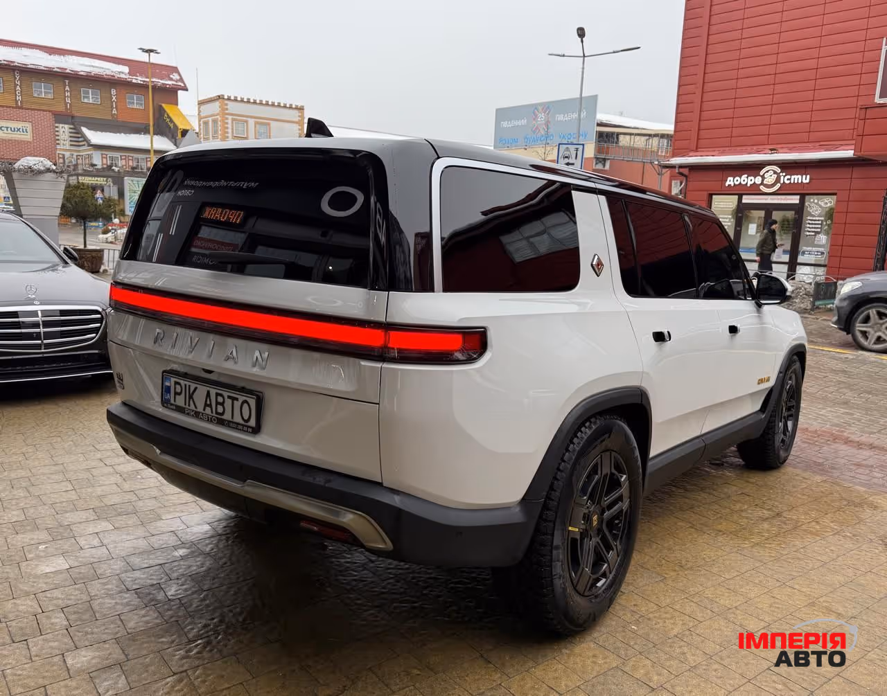 Rivian R1S - фото 4