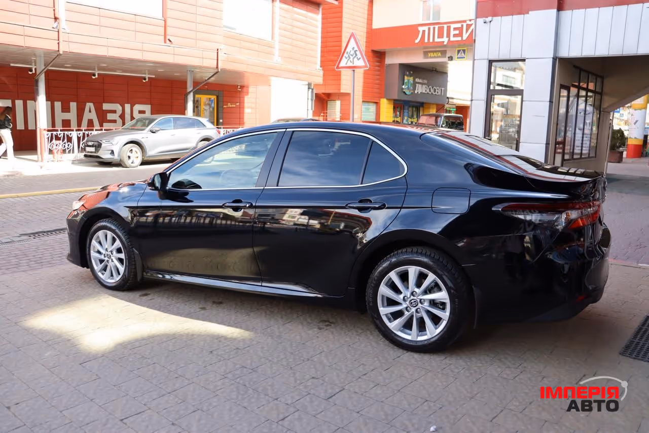 Toyota Camry - фото 4