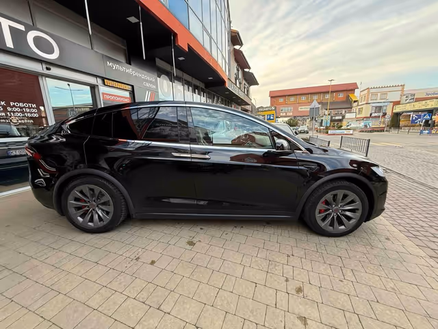 Tesla Model X - зображення 3