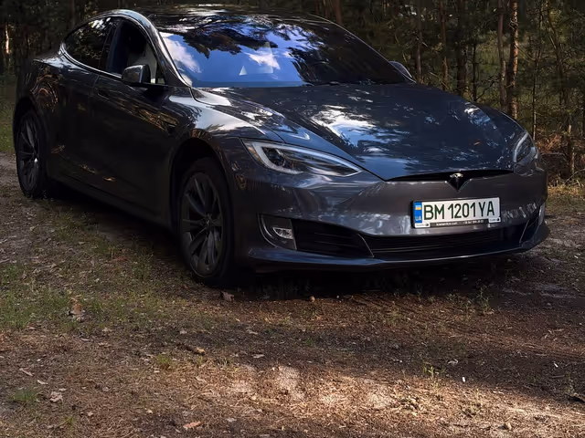 Tesla Model S - зображення 1