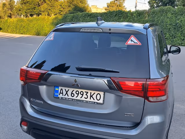 Mitsubishi Outlander - зображення 4