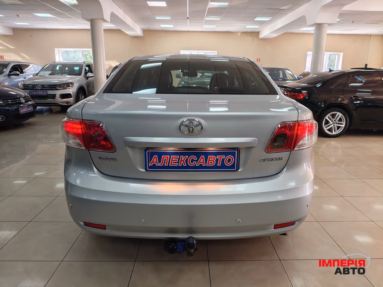 Toyota Avensis - фото 4