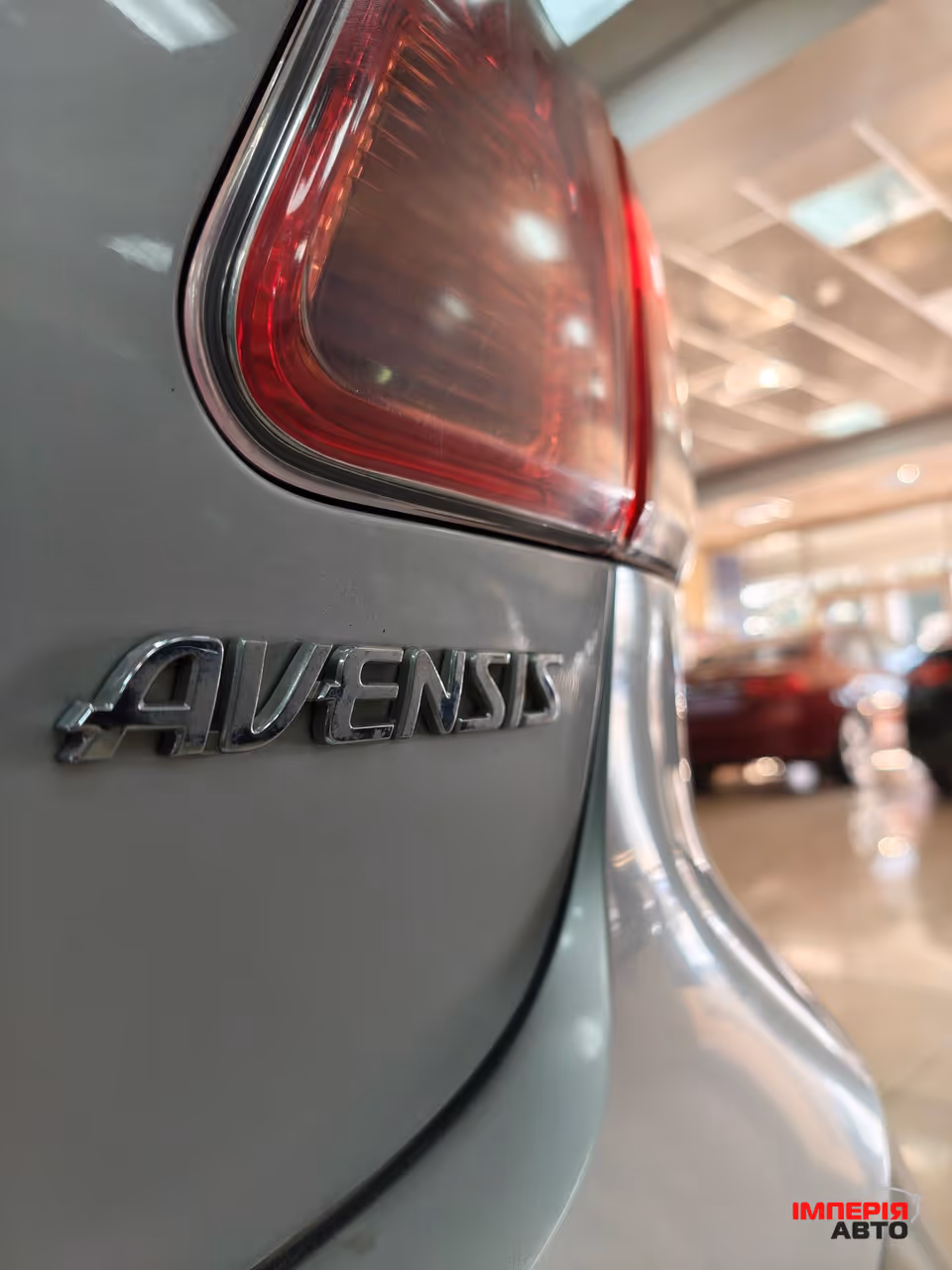 Toyota Avensis - фото 3