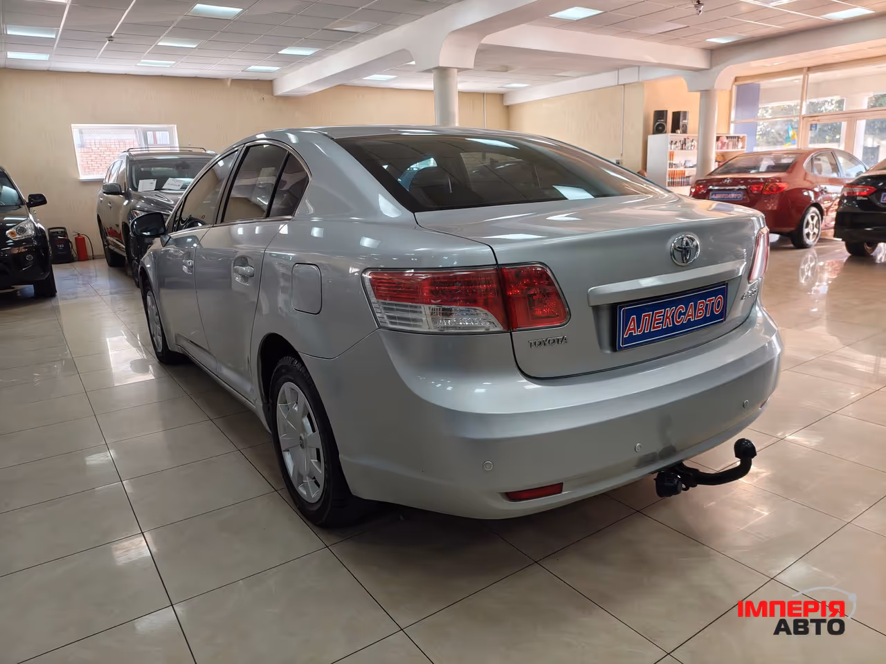 Toyota Avensis - фото 2
