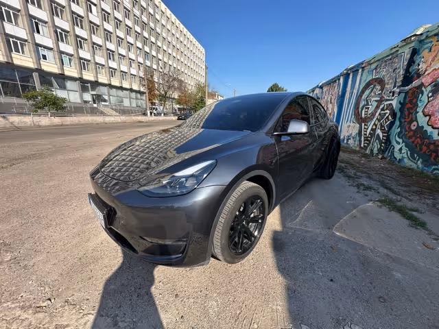 Tesla Model Y - зображення 2