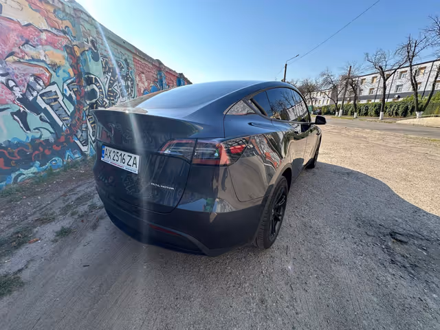 Tesla Model Y - зображення 4