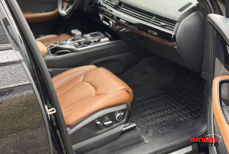 Audi Q7 - фото 10