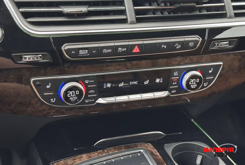 Audi Q7 - фото 12