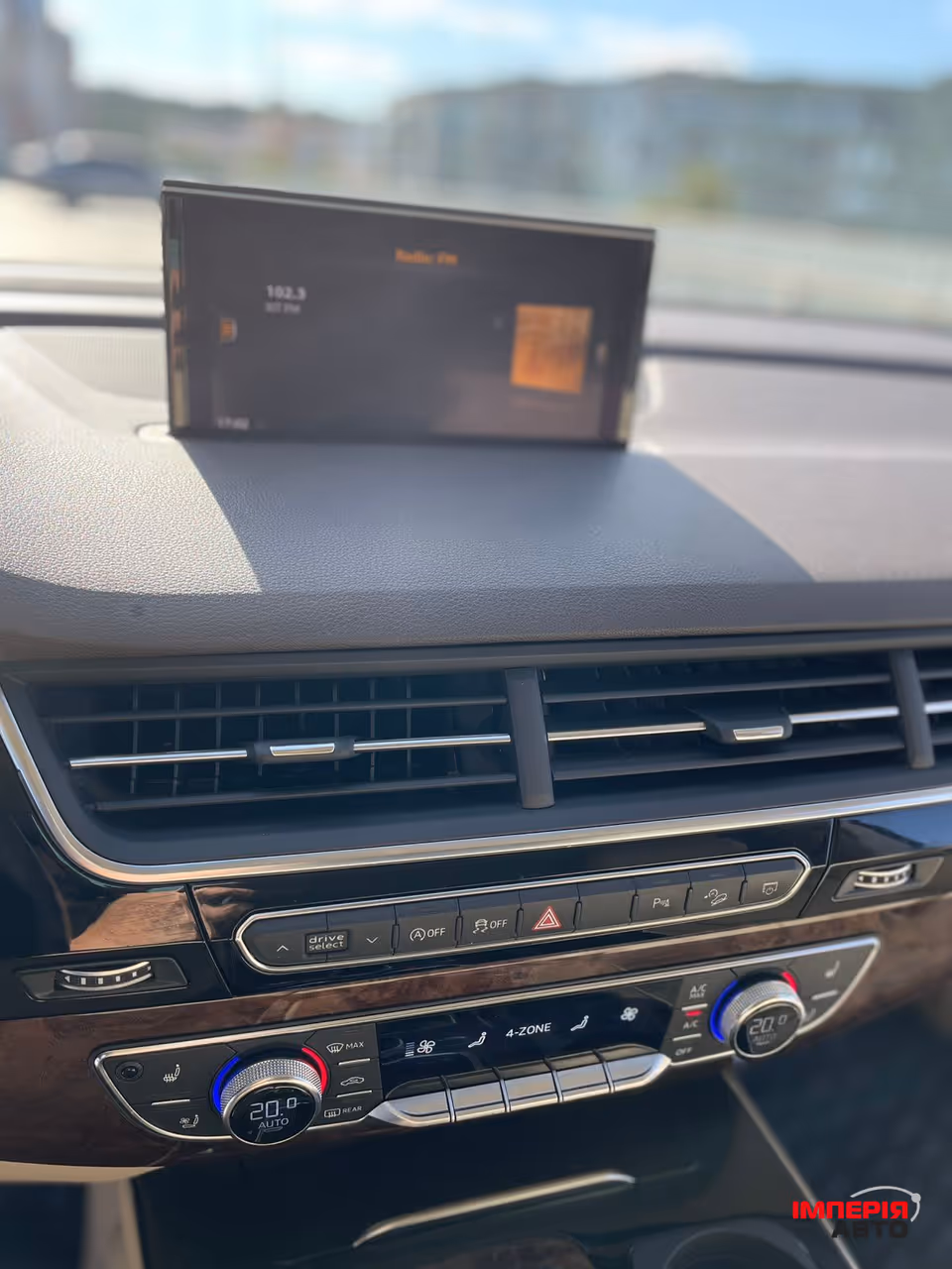 Audi Q7 - фото 9
