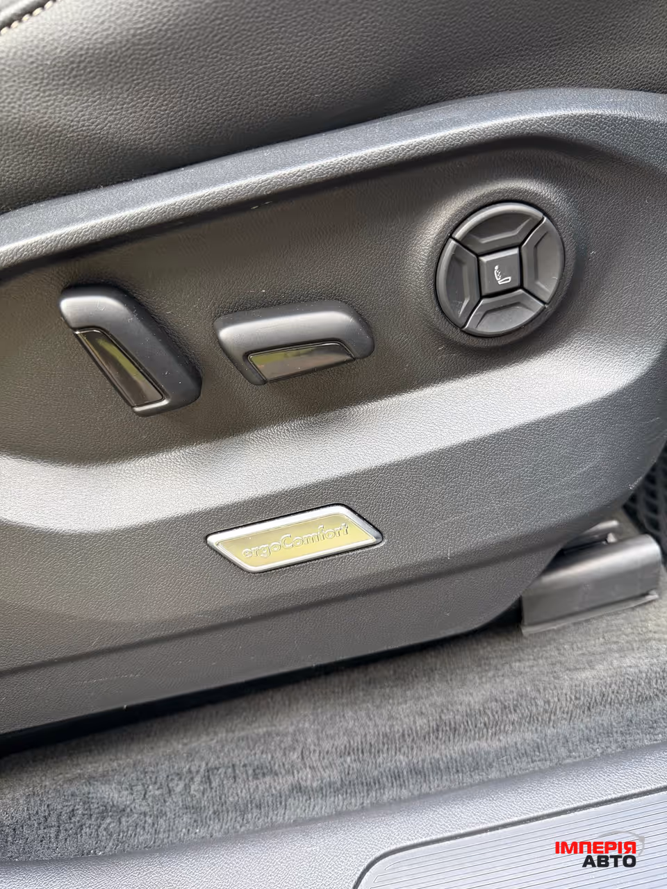Volkswagen Touareg - фото 8