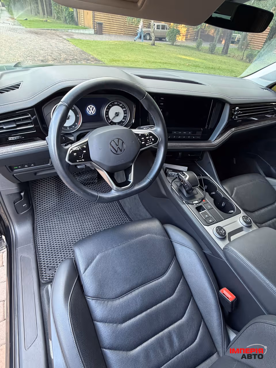 Volkswagen Touareg - фото 11