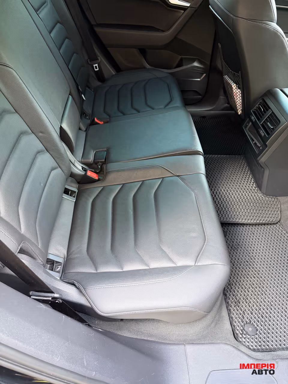 Volkswagen Touareg - фото 7