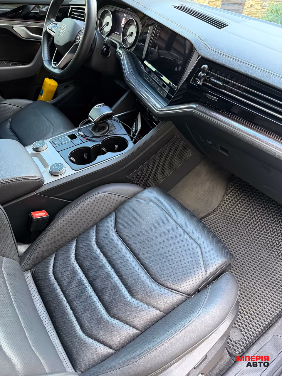 Volkswagen Touareg - фото 9