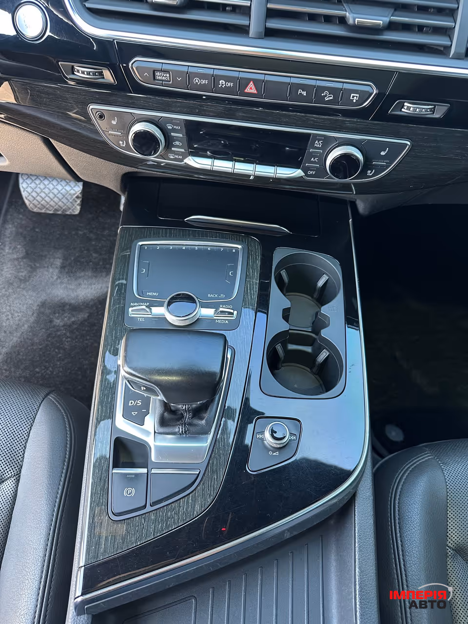 Audi Q7 - фото 16