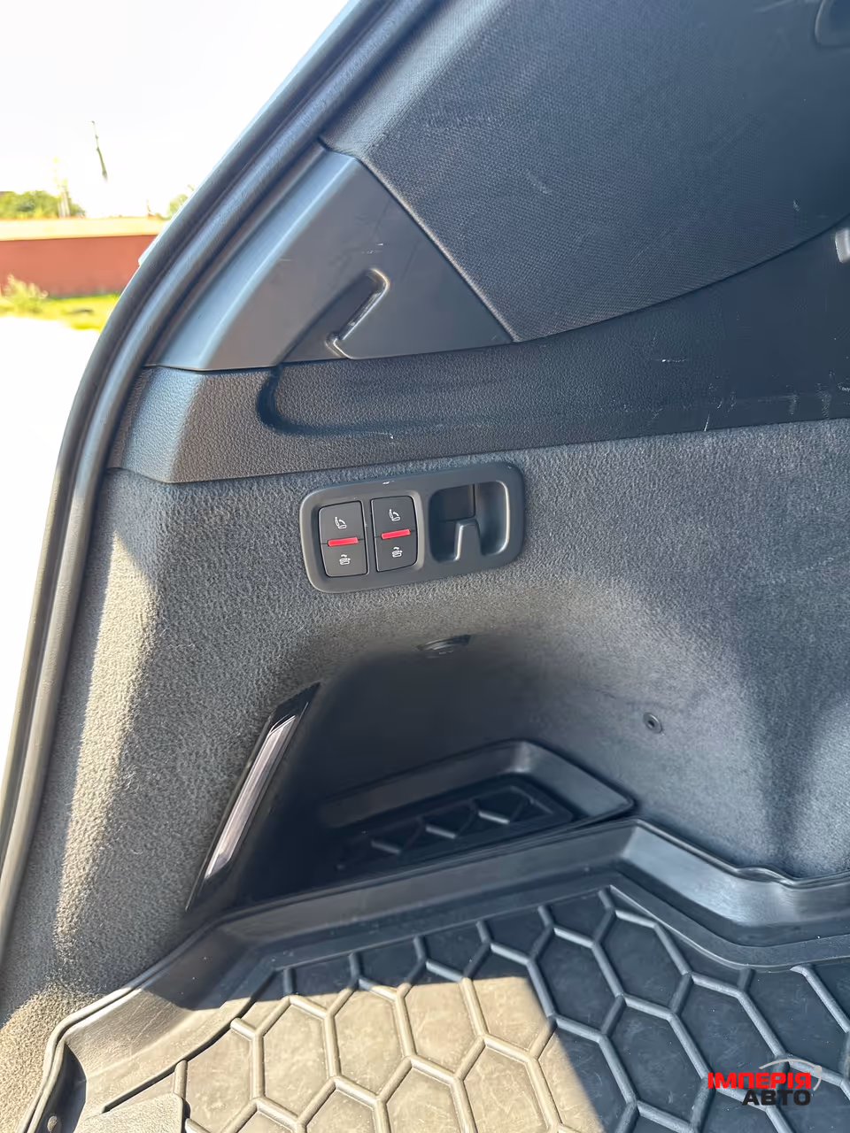 Audi Q7 - фото 25