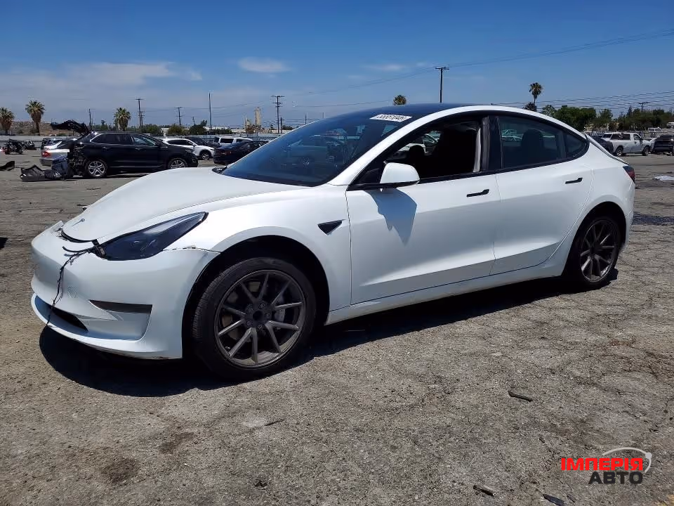 Tesla Model 3 - фото 1