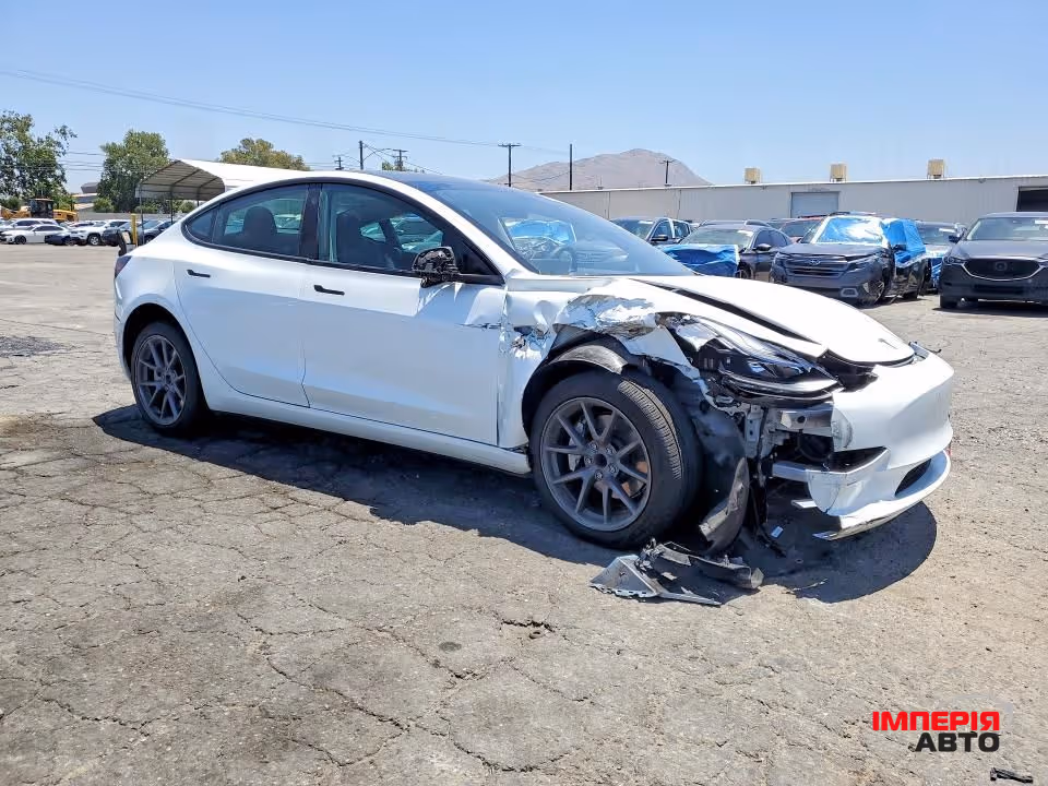 Tesla Model 3 - фото 3