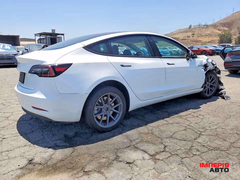 Tesla Model 3 - фото 6