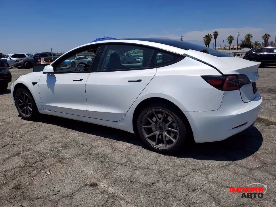 Tesla Model 3 - фото 4