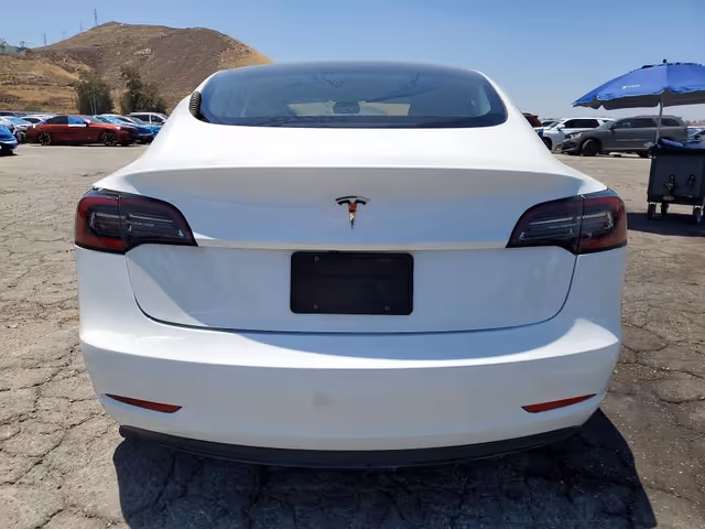 Tesla Model 3 - зображення 5