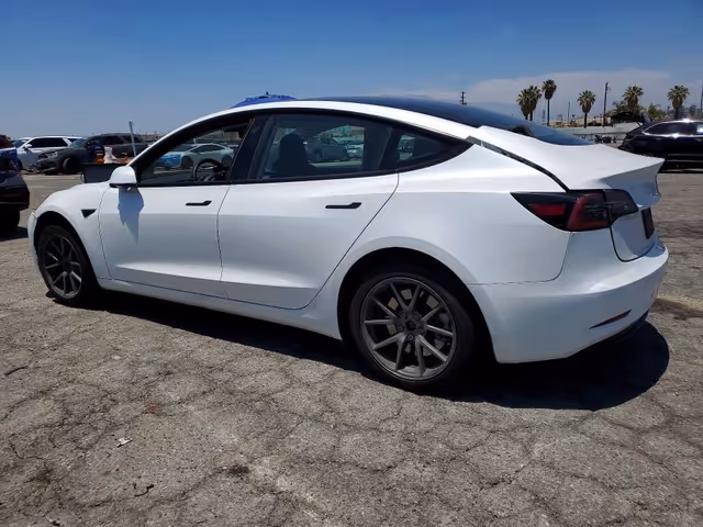 Tesla Model 3 - зображення 4