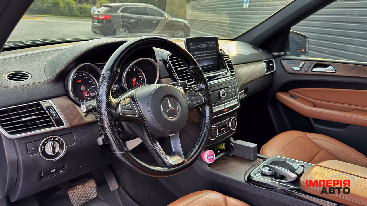 Mercedes-Benz GLS - фото 9