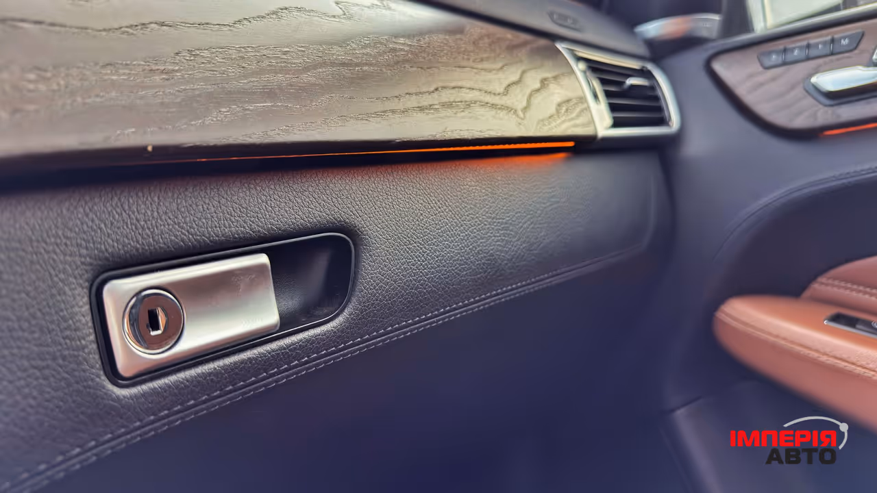 Mercedes-Benz GLS - фото 23