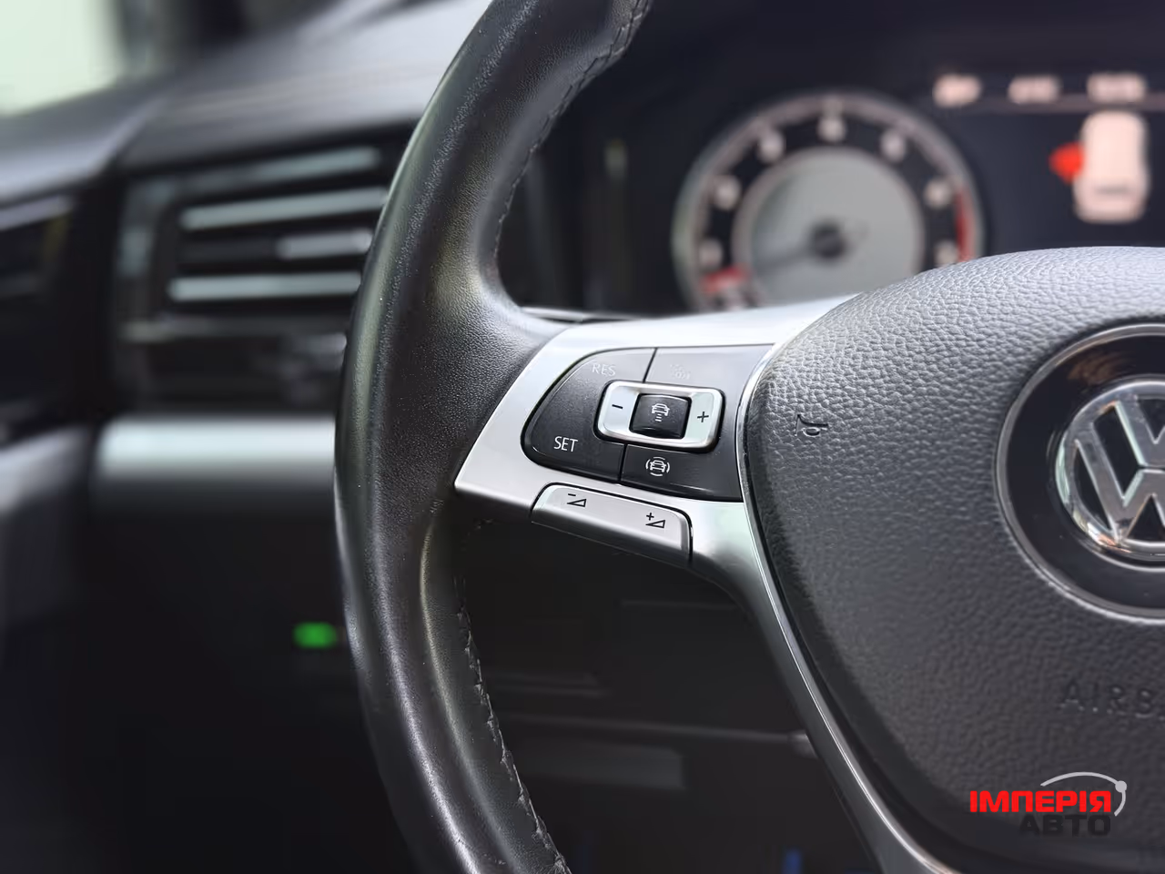 Volkswagen Touareg - фото 34