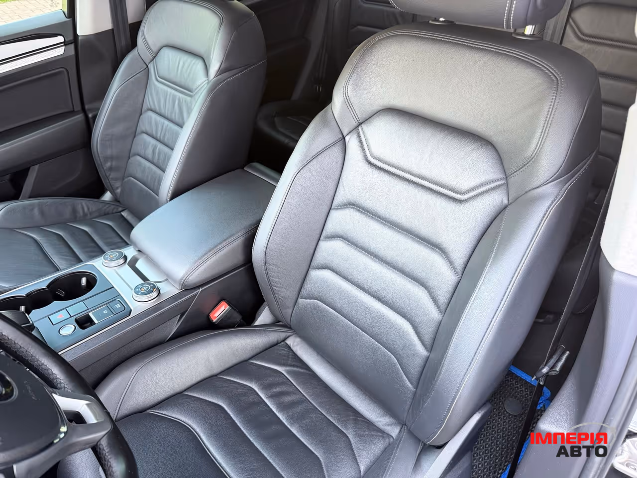 Volkswagen Touareg - фото 18
