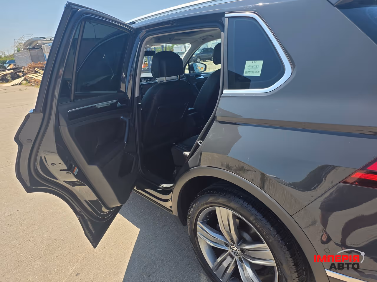 Volkswagen Tiguan - фото 12